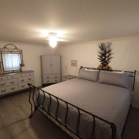 Welcome To Pineapple House! Пенсакола Екстериор снимка