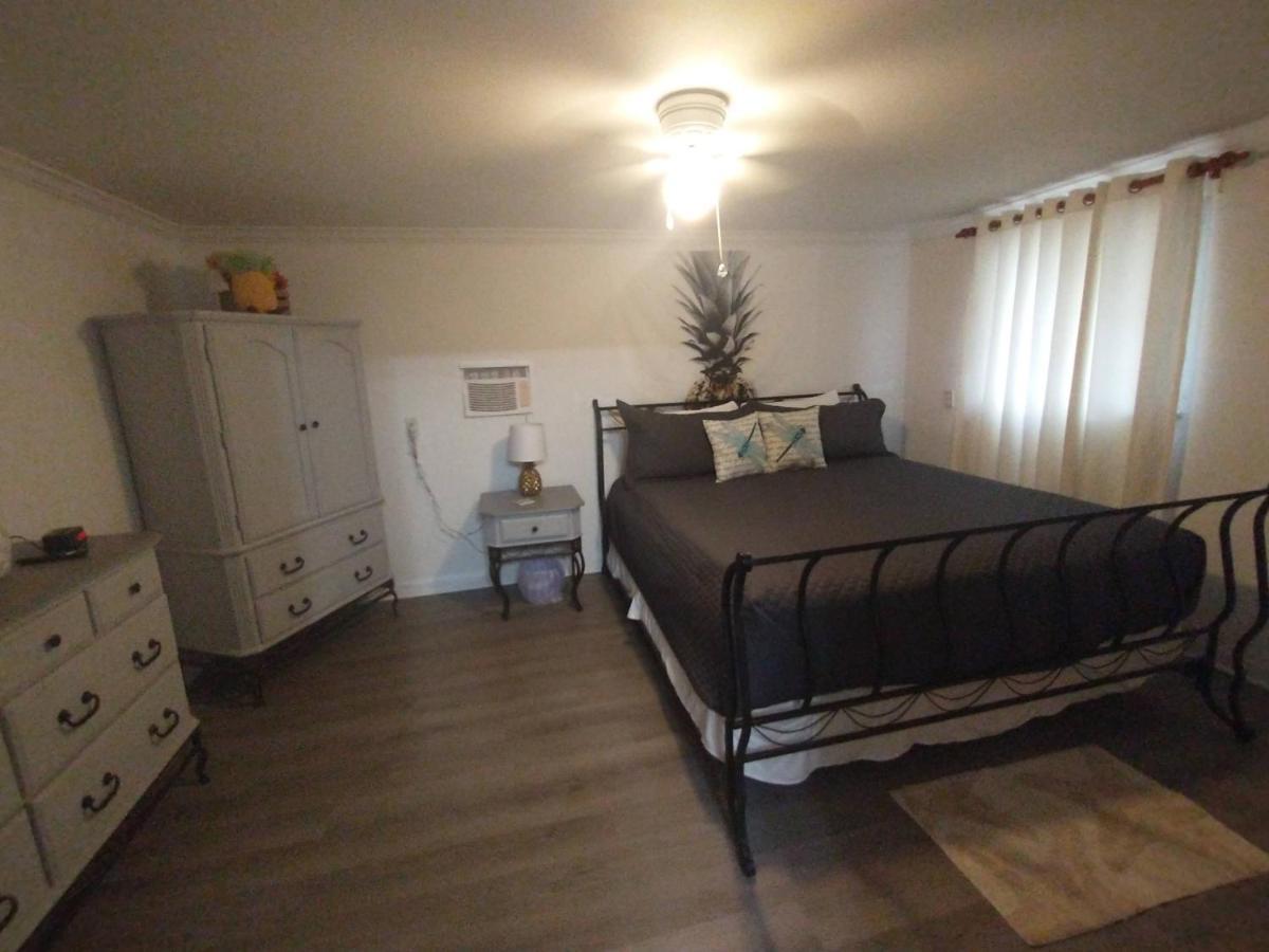 Welcome To Pineapple House! Пенсакола Екстериор снимка